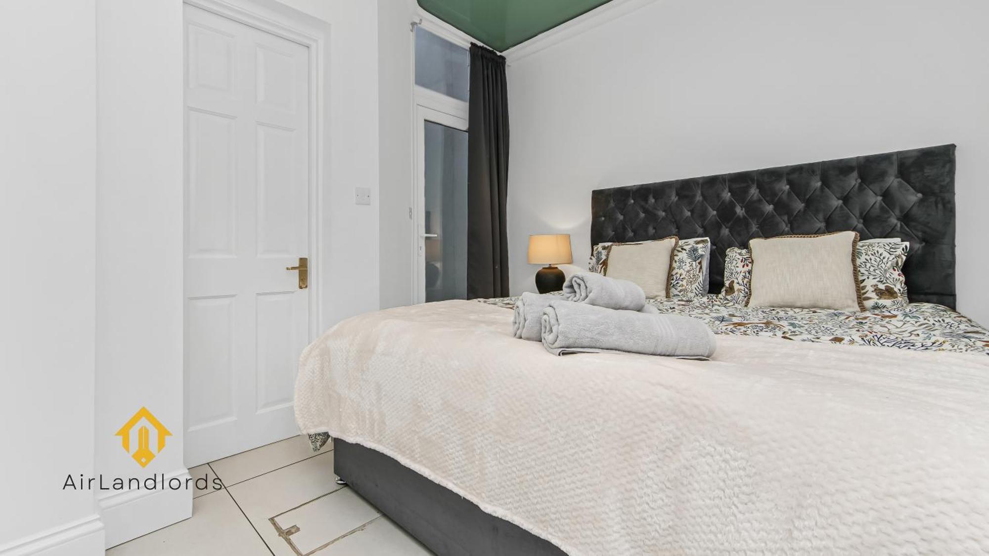 Exceptional 4 Bedroom House Paddington Station! ロンドン エクステリア 写真